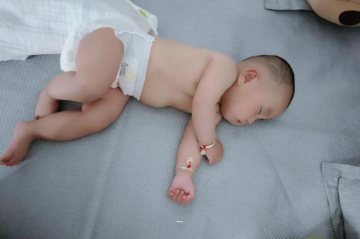 栖霞宝宝突然很多眼屎